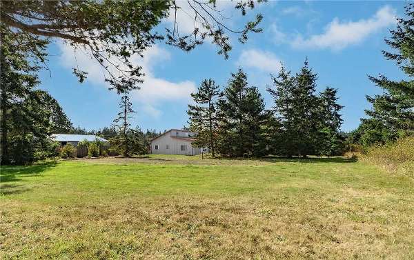 Evergreen grove with apartment/garage